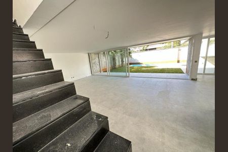 Casa de condomínio à venda com 450m², 4 quartos e 4 vagas