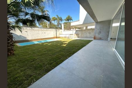 Casa de condomínio à venda com 450m², 4 quartos e 4 vagas