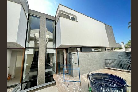 Casa de condomínio à venda com 450m², 4 quartos e 4 vagas