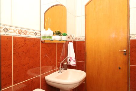 Casa à venda com 242m², 3 quartos e 3 vagasBanheiro 