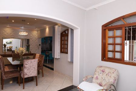 Casa à venda com 242m², 3 quartos e 3 vagasSala 2