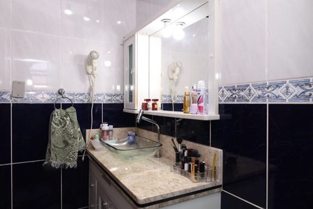 Casa à venda com 242m², 3 quartos e 3 vagasBanheiro da Suíte 1