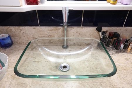 Casa à venda com 242m², 3 quartos e 3 vagasBanheiro da Suíte 1