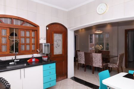 Casa à venda com 242m², 3 quartos e 3 vagasCozinha