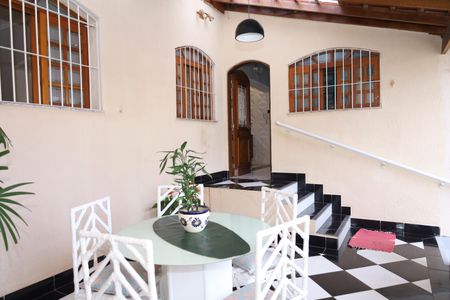 Casa à venda com 242m², 3 quartos e 3 vagasVaranda 