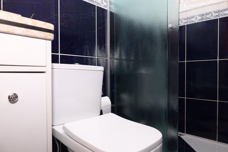 Casa à venda com 242m², 3 quartos e 3 vagasBanheiro da Suíte 1