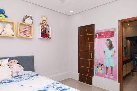 Casa à venda com 242m², 3 quartos e 3 vagasSuíte 2