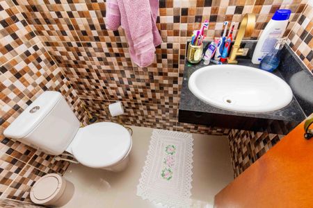Casa à venda com 230m², 3 quartos e 2 vagas Casa à venda com 230m², 3 quartos e 2 vagasBanheiro
