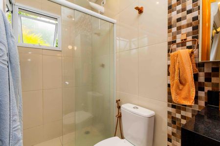Casa à venda com 230m², 3 quartos e 2 vagas Casa à venda com 230m², 3 quartos e 2 vagasBanheiro da Suíte 3