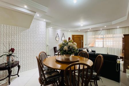 Casa à venda com 170m², 3 quartos e 4 vagasSala