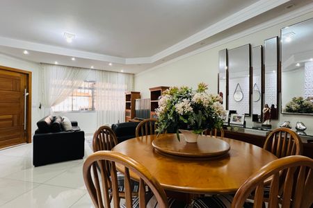 Casa à venda com 170m², 3 quartos e 4 vagasSala