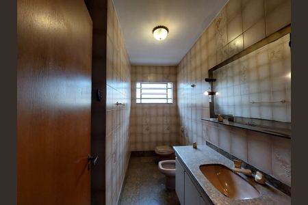Casa à venda com 210m², 4 quartos e 2 vagas Casa à venda com 210m², 4 quartos e 2 vagasBanheiro Social