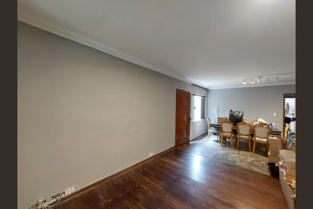 Casa à venda com 210m², 4 quartos e 2 vagas Casa à venda com 210m², 4 quartos e 2 vagasSala