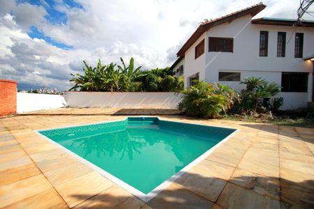 Casa à venda com 800m², 5 quartos e 10 vagasPiscina