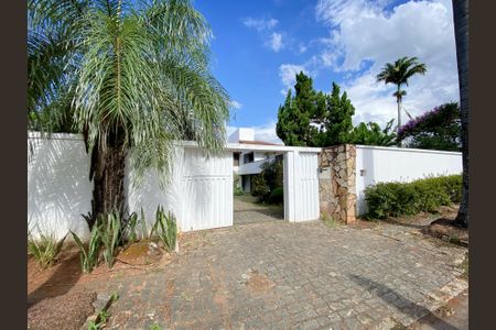 Casa à venda com 800m², 5 quartos e 10 vagasFachada