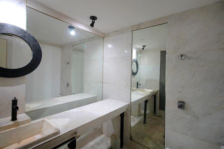 Casa à venda com 800m², 5 quartos e 10 vagasBanheoop Galpão