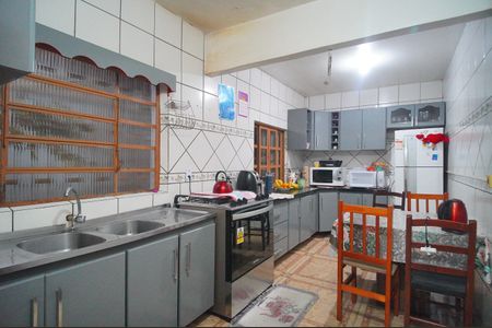 Casa à venda com 240m², 3 quartos e 2 vagasCozinha