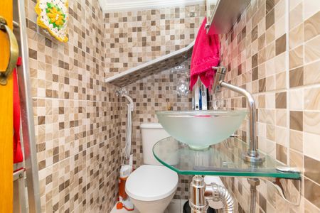 Casa à venda com 84m², 2 quartos e 2 vagasLavabo