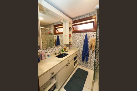 Apartamento à venda com 93m², 2 quartos e 1 vaga Apartamento à venda com 93m², 2 quartos e 1 vagaBanheiro