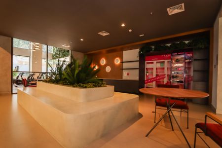 Apartamento para alugar com 49m², 2 quartos e 1 vaga Apartamento para alugar com 49m², 2 quartos e 1 vagaÁrea comum - Mini Farmácia