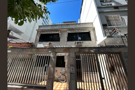 Casa à venda com 259m², 3 quartos e 2 vagasFachada + plaquinha