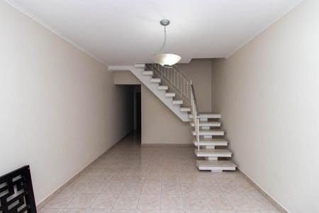 Casa à venda com 160m², 4 quartos e 2 vagas Casa à venda com 160m², 4 quartos e 2 vagasSala