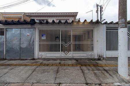 Casa à venda com 160m², 4 quartos e 2 vagas Casa à venda com 160m², 4 quartos e 2 vagasFachada