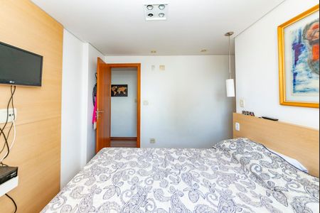 Apartamento à venda com 168m², 3 quartos e 3 vagas Apartamento à venda com 168m², 3 quartos e 3 vagasSuíte