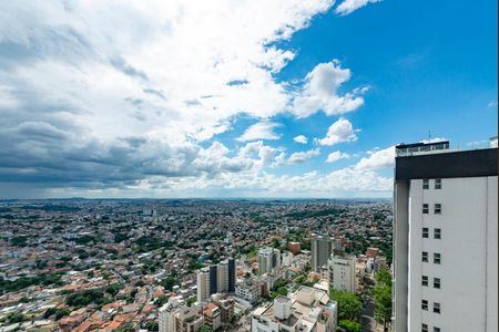 Apartamento à venda com 168m², 3 quartos e 3 vagas Apartamento à venda com 168m², 3 quartos e 3 vagasVaranda