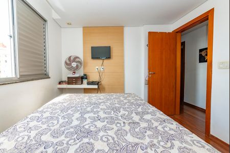 Apartamento à venda com 168m², 3 quartos e 3 vagas Apartamento à venda com 168m², 3 quartos e 3 vagasSuíte