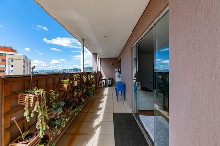 Apartamento à venda com 168m², 3 quartos e 3 vagas Apartamento à venda com 168m², 3 quartos e 3 vagasVaranda