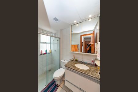 Apartamento à venda com 168m², 3 quartos e 3 vagas Apartamento à venda com 168m², 3 quartos e 3 vagasBanheiro Social