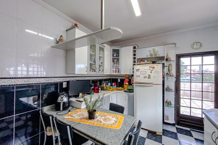 Casa à venda com 270m², 3 quartos e 6 vagas Casa à venda com 270m², 3 quartos e 6 vagasCozinha