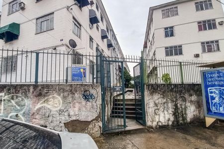 Apartamento à venda com 78m², 3 quartos e 1 vaga Apartamento à venda com 78m², 3 quartos e 1 vagaFachada + Placa