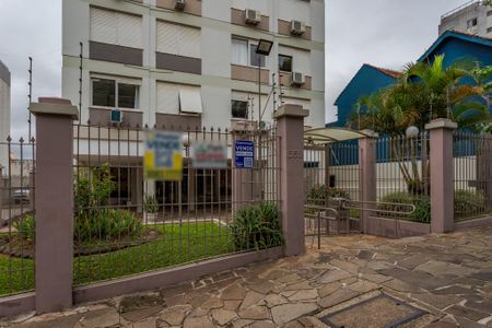 Apartamento à venda com 240m², 3 quartos e 2 vagas Apartamento à venda com 240m², 3 quartos e 2 vagasFachada e Placa