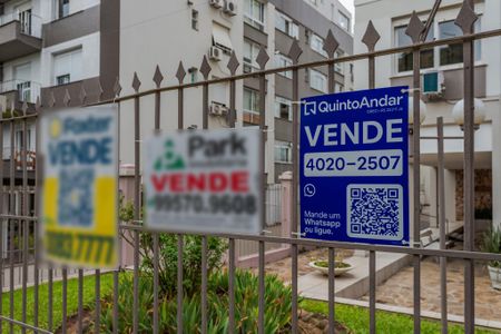 Apartamento à venda com 240m², 3 quartos e 2 vagas Apartamento à venda com 240m², 3 quartos e 2 vagasPlaca