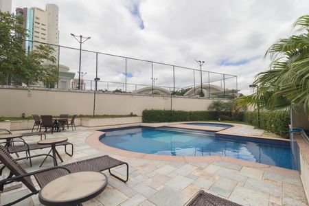 Apartamento para alugar com 300m², 3 quartos e 6 vagas Apartamento para alugar com 300m², 3 quartos e 6 vagasÁrea comum - Piscina