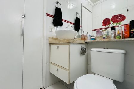 Apartamento à venda com 76m², 3 quartos e 2 vagas Apartamento à venda com 76m², 3 quartos e 2 vagasBanheiro da Suíte