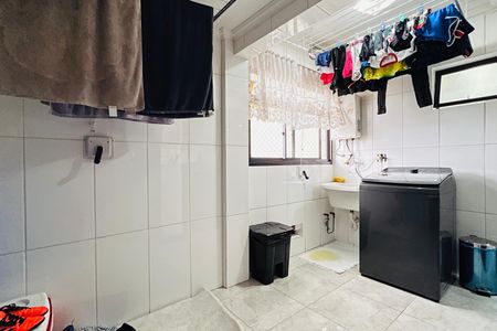 Apartamento à venda com 76m², 3 quartos e 2 vagas Apartamento à venda com 76m², 3 quartos e 2 vagasCozinha e Área de Serviço