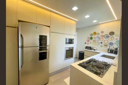 Apartamento à venda com 144m², 3 quartos e 2 vagas Apartamento à venda com 144m², 3 quartos e 2 vagasCozinha