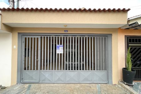 Casa à venda com 159m², 3 quartos e 2 vagas Casa à venda com 159m², 3 quartos e 2 vagasFachada