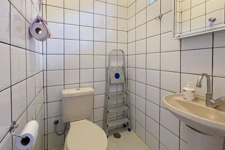Casa à venda com 159m², 3 quartos e 2 vagas Casa à venda com 159m², 3 quartos e 2 vagasLavabo
