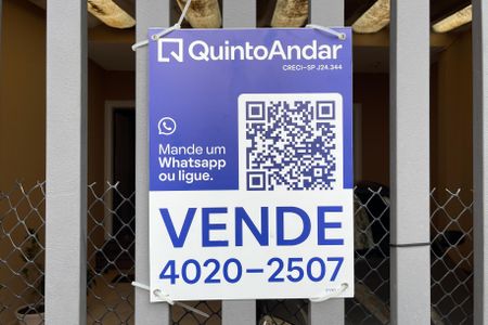 Casa à venda com 159m², 3 quartos e 2 vagas Casa à venda com 159m², 3 quartos e 2 vagasFachada