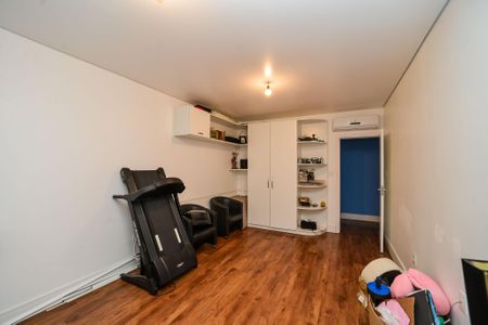 Casa à venda com 392m², 3 quartos e 4 vagas Casa à venda com 392m², 3 quartos e 4 vagasQuarto 2