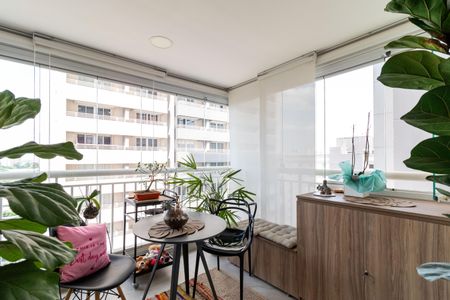 Apartamento à venda com 69m², 2 quartos e 1 vaga Apartamento à venda com 69m², 2 quartos e 1 vagaVaranda