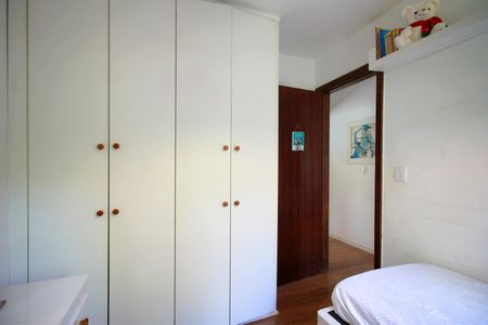 Apartamento à venda com 97m², 3 quartos e 2 vagasQuarto 2
