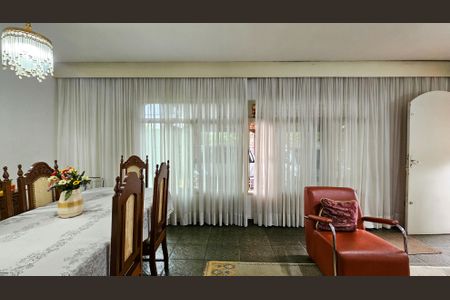 Casa à venda com 290m², 3 quartos e 2 vagas Casa à venda com 290m², 3 quartos e 2 vagasSala