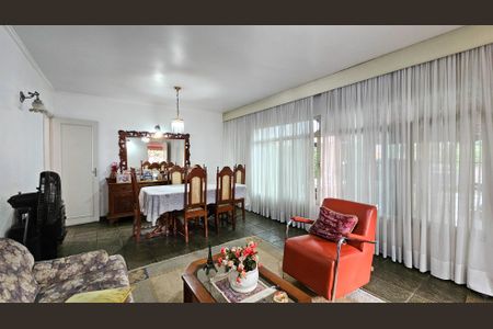 Casa à venda com 290m², 3 quartos e 2 vagas Casa à venda com 290m², 3 quartos e 2 vagasSala