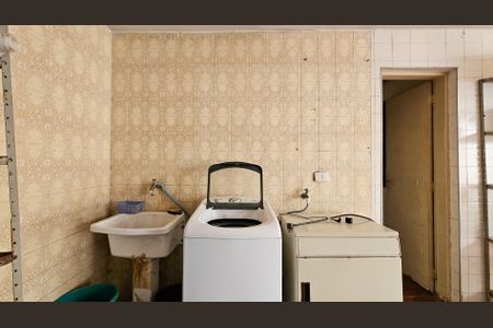 Casa à venda com 290m², 3 quartos e 2 vagas Casa à venda com 290m², 3 quartos e 2 vagasÁrea de Serviço