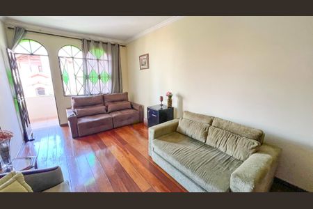 Casa à venda com 320m², 4 quartos e 3 vagas Casa à venda com 320m², 4 quartos e 3 vagasSala